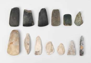 Konvolut von 13 prähistorischen Steinwerkzeugen