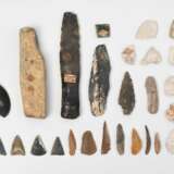 Konvolut von 25 prähistorischen Steinwerkzeugen - photo 1