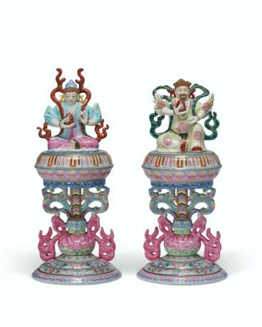 A VERY RARE PAIR OF FAMILLE ROSE ALTAR ORNAMENTS - фото 1