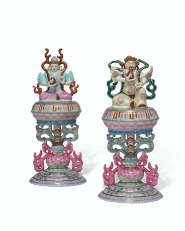 A VERY RARE PAIR OF FAMILLE ROSE ALTAR ORNAMENTS - photo 2