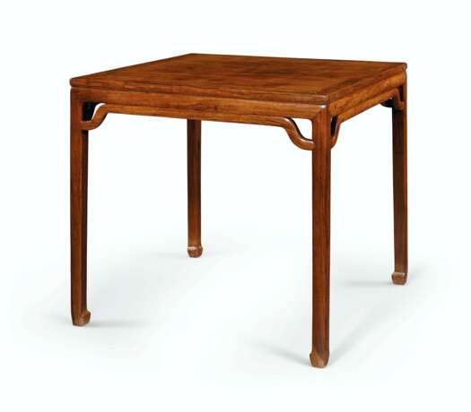A RARE HUANGHUALI WAISTED SQUARE TABLE - Foto 3