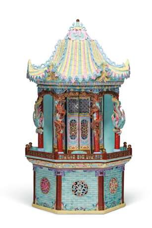 AN UNUSUAL LARGE FAMILLE ROSE MODEL OF A PAVILION - фото 1