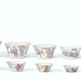 A SET OF TEN FAMILLE ROSE NESTING BOWLS - фото 1