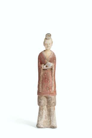 A PAINTED POTTERY FIGURE OF A MILITARY OFFICIAL - photo 2