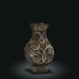 A SMALL SILVER AND GOLD-INLAID ARCHAISTIC BRONZE VASE, FANGHU - photo 2