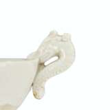 A SMALL WHITE-GLAZED DRAGON-HANDLED CUP - photo 2