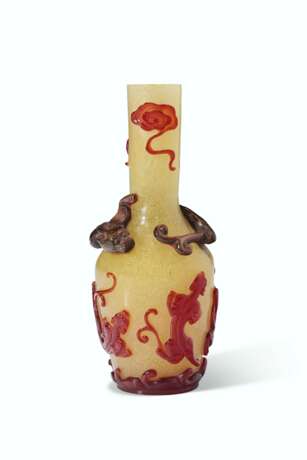AN UNUSUAL SMALL RED AND AVENTURINE OVERLAY YELLOW-GROUND GLASS VASE - photo 1