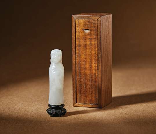 A WHITE JADE LUOHAN-FORM BEAD - Foto 1