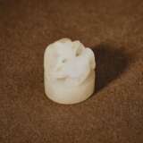 TWO SMALL WHITE JADE SEAL BLANKS AND AN AQUAMARINE SEAL BLANK - photo 2