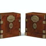 A PAIR OF HUALI SEAL CHESTS - photo 1