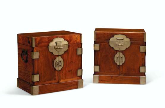 A PAIR OF HUALI SEAL CHESTS - photo 4