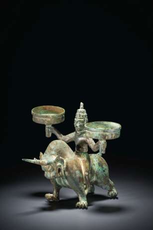 A RARE BRONZE FIGURAL LAMP - photo 1