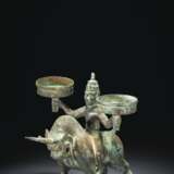 A RARE BRONZE FIGURAL LAMP - photo 1