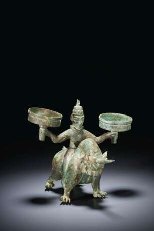 A RARE BRONZE FIGURAL LAMP - photo 2