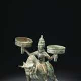 A RARE BRONZE FIGURAL LAMP - photo 3