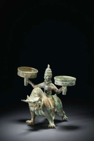 A RARE BRONZE FIGURAL LAMP - photo 3