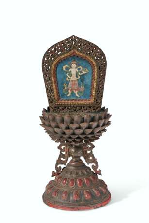 A GILT-LACQUERED WOOD BUDDHIST ALTAR ORNAMENT - photo 2