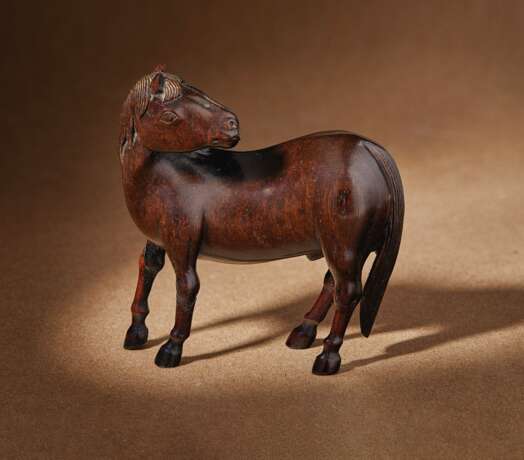 A RARE SMALL CARVED ZITAN FIGURE OF A HORSE - photo 1
