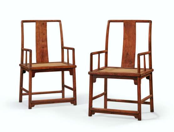 A PAIR OF HUANGHUALI `SOUTHERN OFFICIAL`S HAT` ARMCHAIRS - фото 1