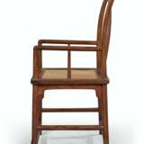 A PAIR OF HUANGHUALI `SOUTHERN OFFICIAL`S HAT` ARMCHAIRS - фото 4