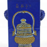 Quadratische Vase mit blauem Fond - фото 2