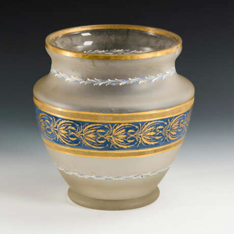Biedermeier-Vase mit Goldmalerei - photo 1