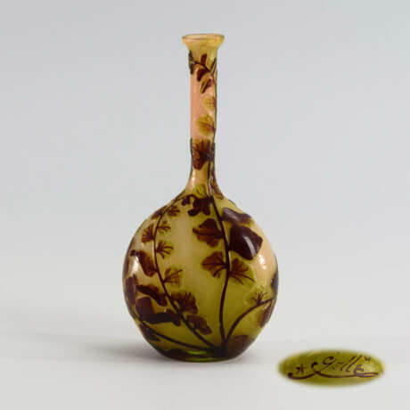 Jugendstil-Vase mit Farndekor - фото 1