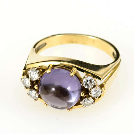 Ring mit blauviolettem Stein und Brillanten - photo 1
