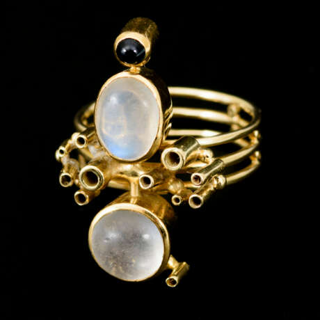 Designer-Ring mit Mondsteinen und Saphir - photo 2