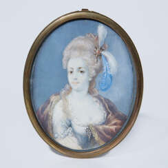 Portrait-Miniatur: Dame mit Federschmuck