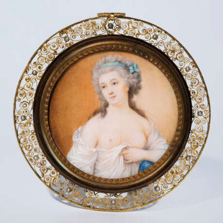 Erotica-Miniatur: Dame mit entblößter Brust - photo 1