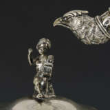 Silberkanne mit Vogelkopfhenkel - Foto 2