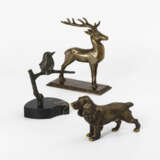 3 jagdliche Bronzen: Hirsch, Hund sowie Vogel auf einem Ast - Foto 1