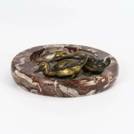 Marmorschale mit 2 Bronze-Enten - Foto 2