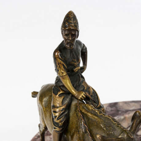 Marmorschale mit Eselreiter-Bronzefigur - Foto 3