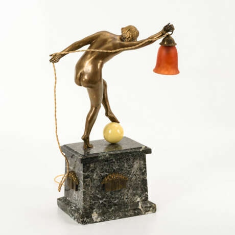 Art-déco-Lampe mit Bronze-Frauenakt - photo 4