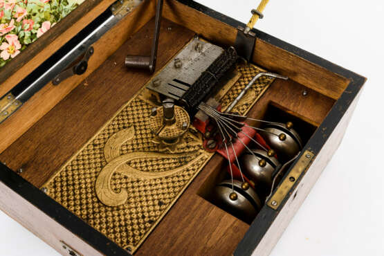 "Kalliope"-Spieldose mit Carillon und 18 Lochplatten - фото 3