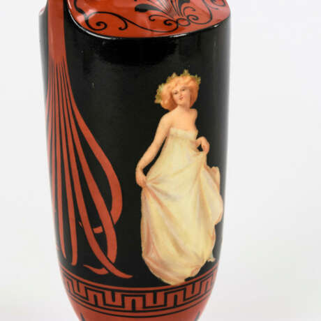 Kleine antikisierende Vase mit Jugendstil-Mädchen - photo 2