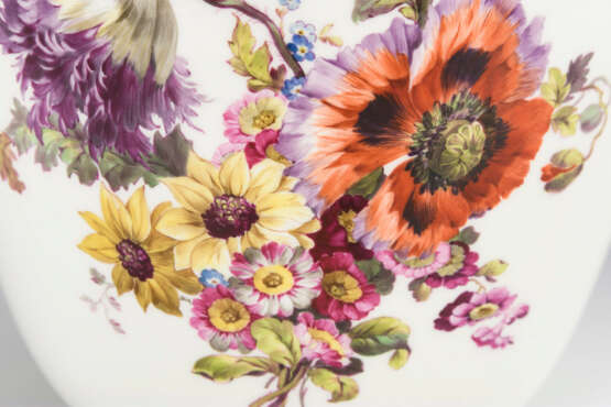 Deckelvase mit Blumenmalerei - Foto 2