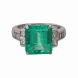 Ring mit Smaragd, ca. 5,29 ct und Diamanten - Foto 2