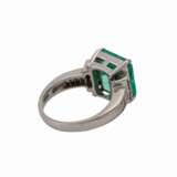 Ring mit Smaragd, ca. 5,29 ct und Diamanten - photo 3