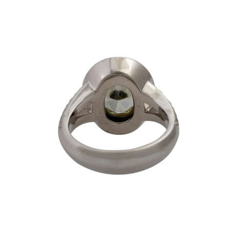 Ring mit ovalem Brillant ca. 3,3 ct, - Foto 4