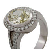 Ring mit ovalem Brillant ca. 3,3 ct, - Foto 6