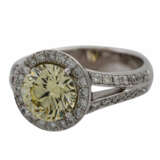 Ring mit Brillant ca. 2,3 ct Faint Greenish Yellow, - photo 5
