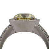Ring mit Brillant ca. 2,3 ct Faint Greenish Yellow, - фото 6