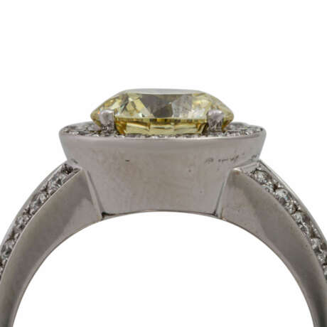 Ring mit Brillant ca. 2,3 ct Faint Greenish Yellow, - photo 6