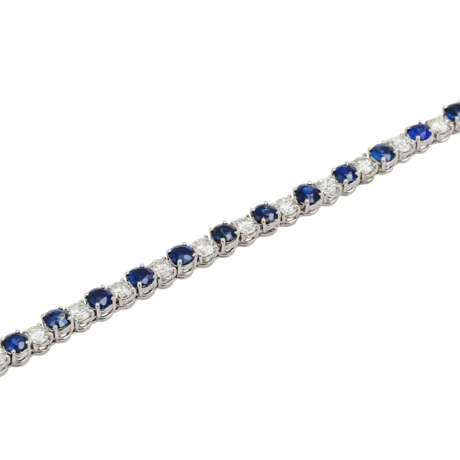 Armband mit je 24 Saphiren und Brillanten, zusammen ca. 4 ct, - фото 4