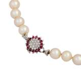 Feine Perlenkette mit Diamant-Rubin-Schließe, - Foto 4