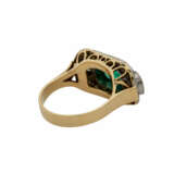 Ring mit Smaragd flankiert von 2 Diamanten zusammen ca. 1,4 ct - photo 3