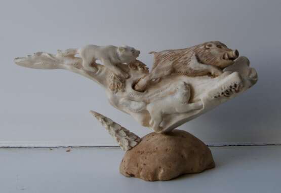 1.Резная кость. 2. На кабана-17х8см.3-рог лося,подставка-кап. “On a wild boar-elk horn-17x8 cm.”, Moose horn, Bone carving, Animalistic, Russia, 2020г. - photo 2